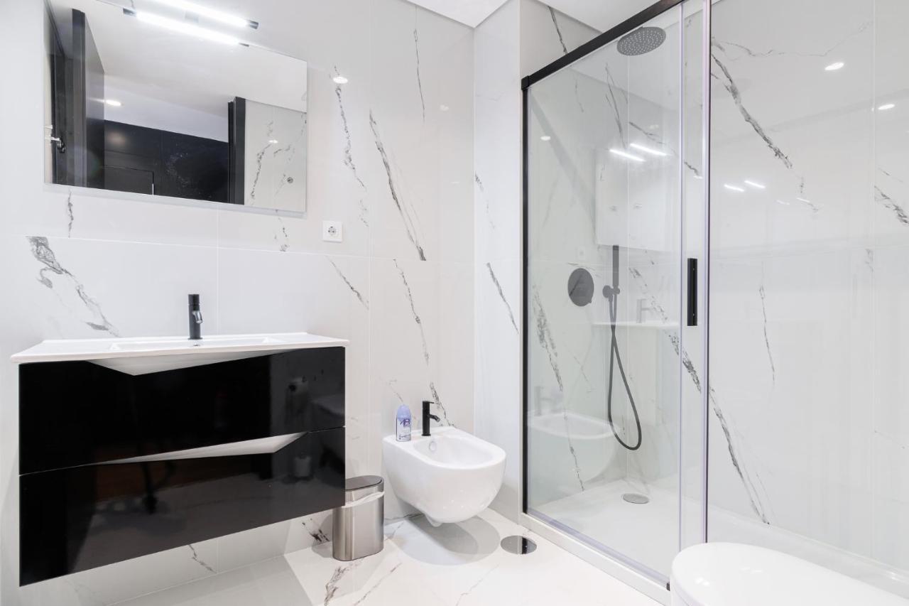 New Camoes Deluxe Apartment With Ac And Free Parking Porto Exterior photo